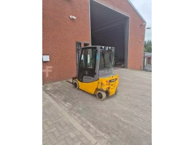 Jungheinrich EFG320 5m/ 4390h / 2017y/ 4v - Zdjęcie: 2