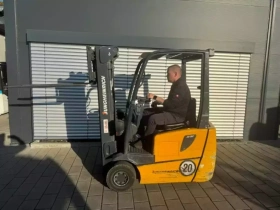 Jungheinrich EFG 215 - Zdjęcie: 2
